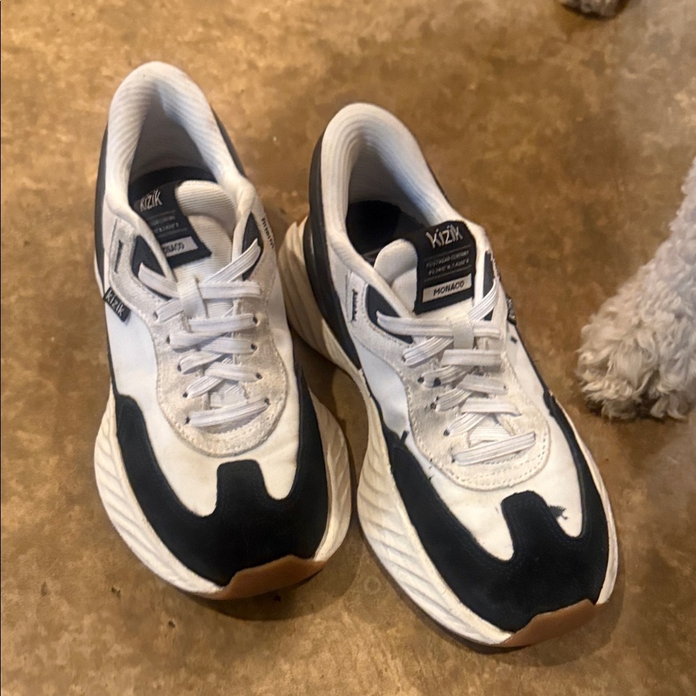 Kizik Women's Black and White Sneakers